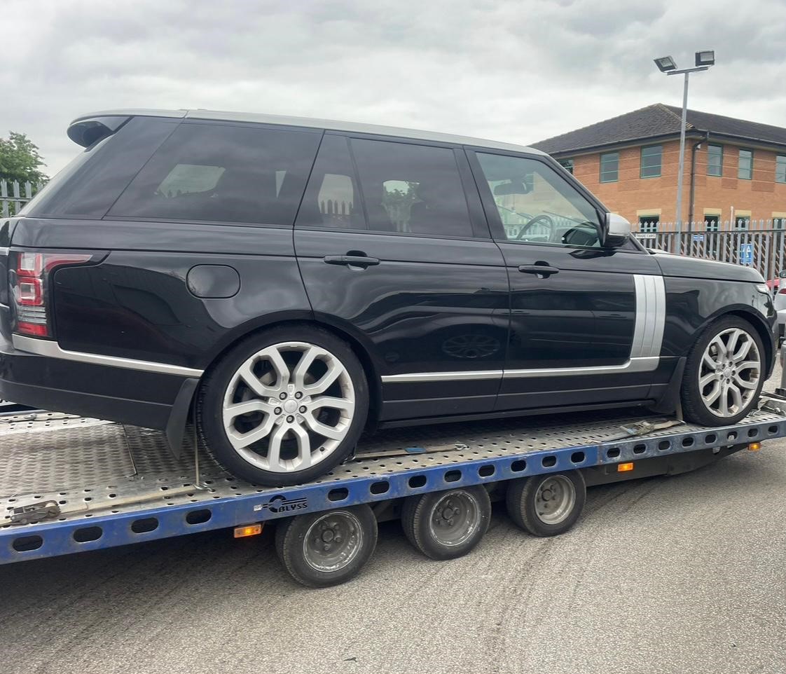 Black Range Rover SDV8 on flatbed transporter being collected for engine rebuild at JLR Engine Specialists in Billericay – nationwide fitting available